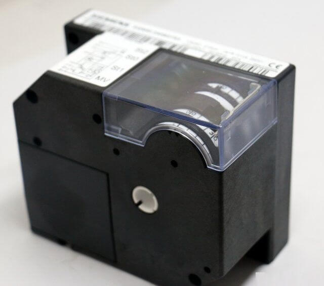 d2416b38-6329-425f-8499-fe430d92f1d5.jpg Siemens SQN90.560A2793 Servomotor - Görsel 1